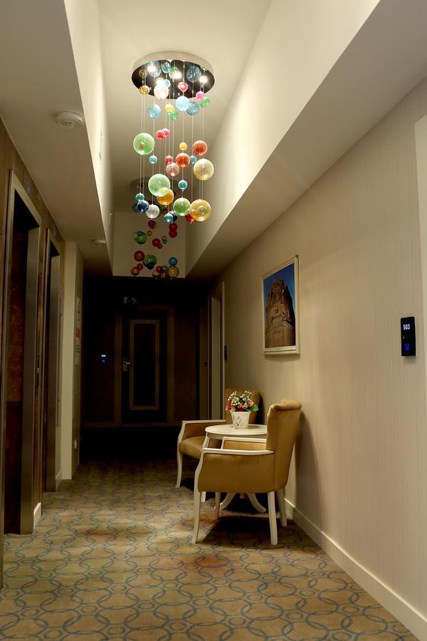 Seven Deep Otel