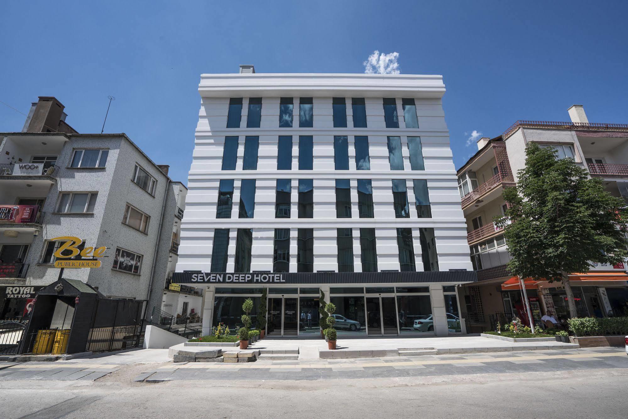 Otel Seven Deep 3*