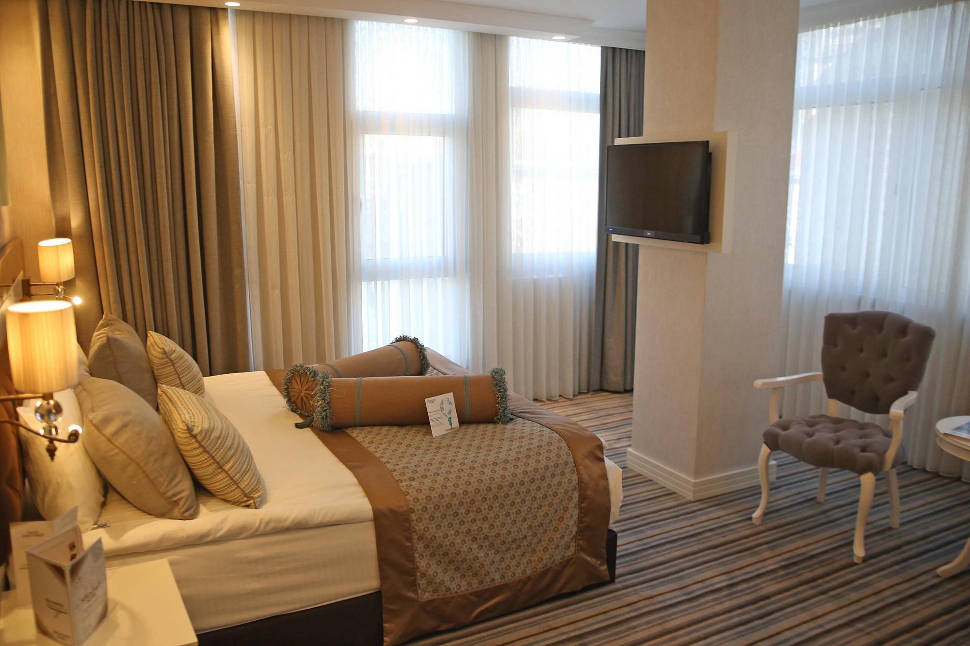 Seven Deep Otel